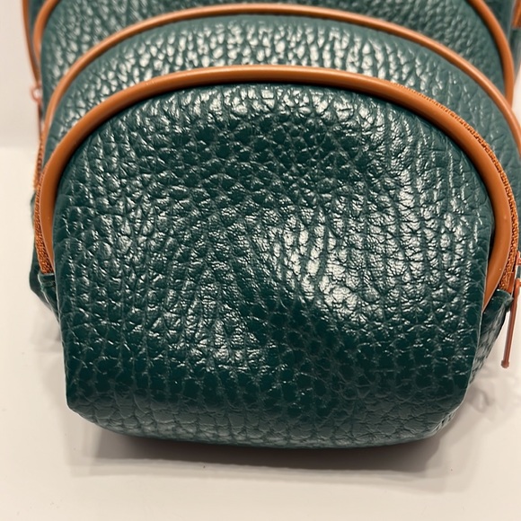 Nesting Bags. 5 Bags neatly packed into each other. Faux leather design. - Picture 3 of 6